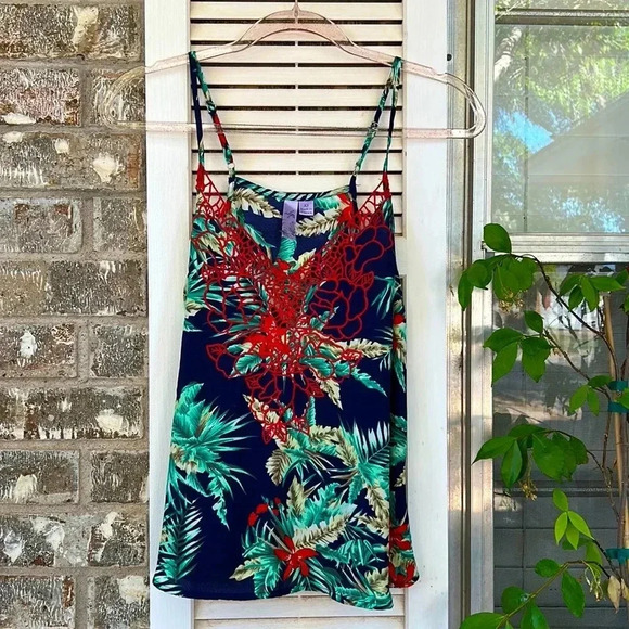 🌴🌺 Alya Vacay Tropical Print Cami in XS. 🌺🌴 - Picture 1 of 7